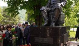 В 2022 году в памятный и знаменательный День возрождения карачаевского народа на центральной площади города Карачаевска по инициативе рода Семеновых открылся памятник Исмаилу Семенову