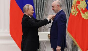 Орден Александра Невского вручен Али Узденову в Кремле